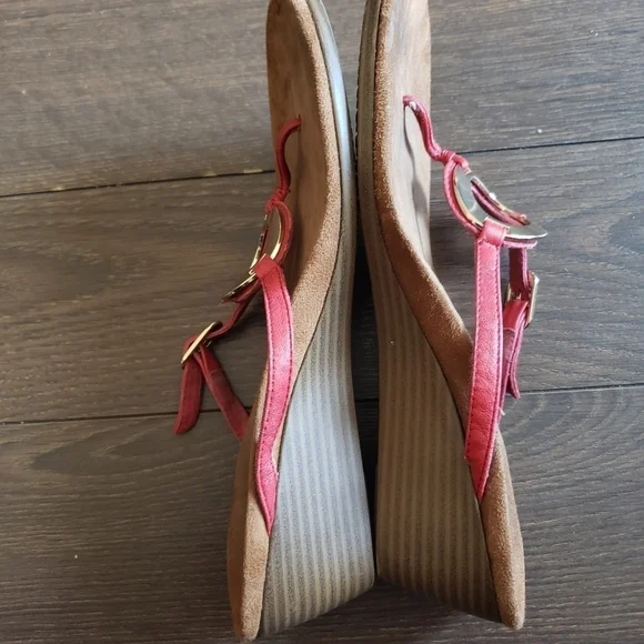 Vionic Wedge Sandals - Picture 5 of 11